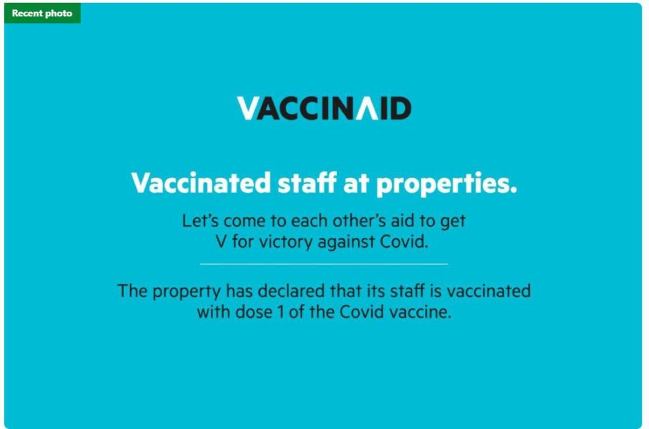 Vaccinated Staff - Oyo 1230 Kampoeng Osing Syariah Guesthouse Banyuwangi (East Java) Exterior foto